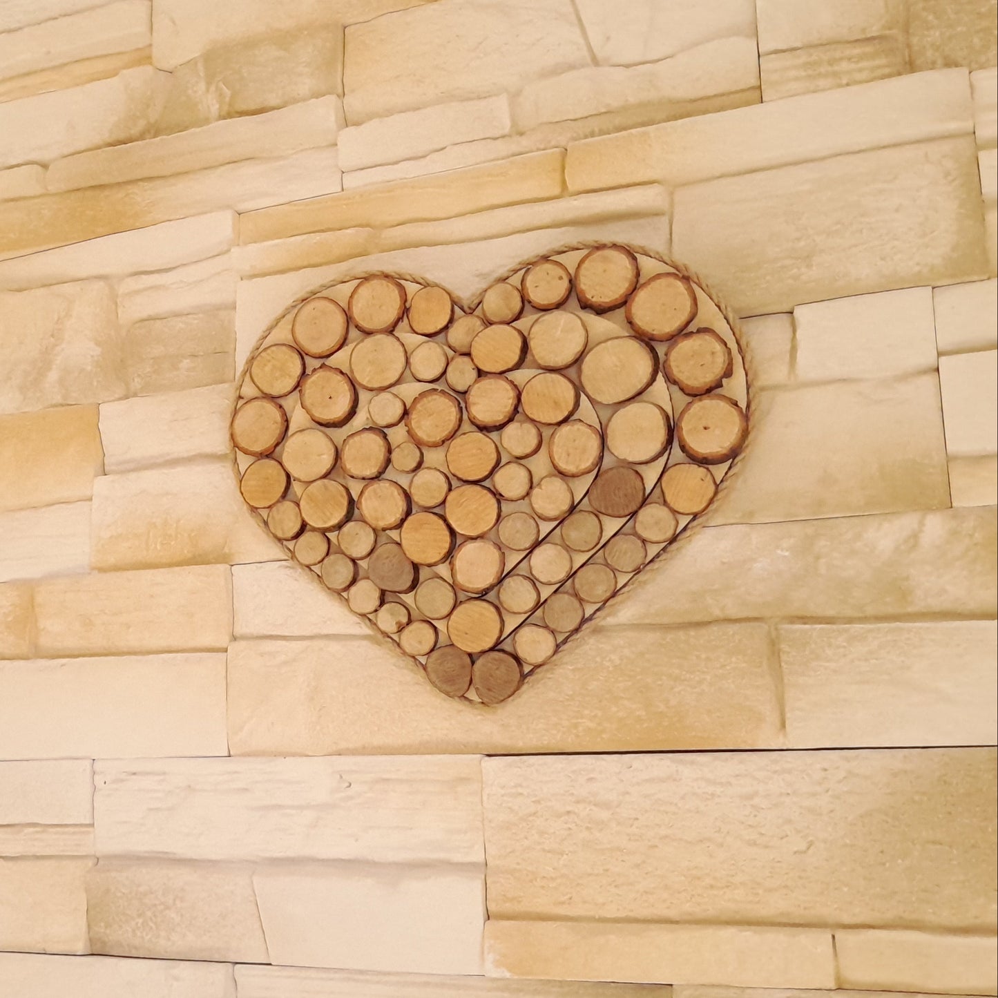 TABLEAU COEUR ET RONDINS DE CHENE EN RELIEF SUR 3 HAUTEURS - MODÈLE N°1 - DÉCORATION UNIQUE, ORIGINALE et ARTISANALE