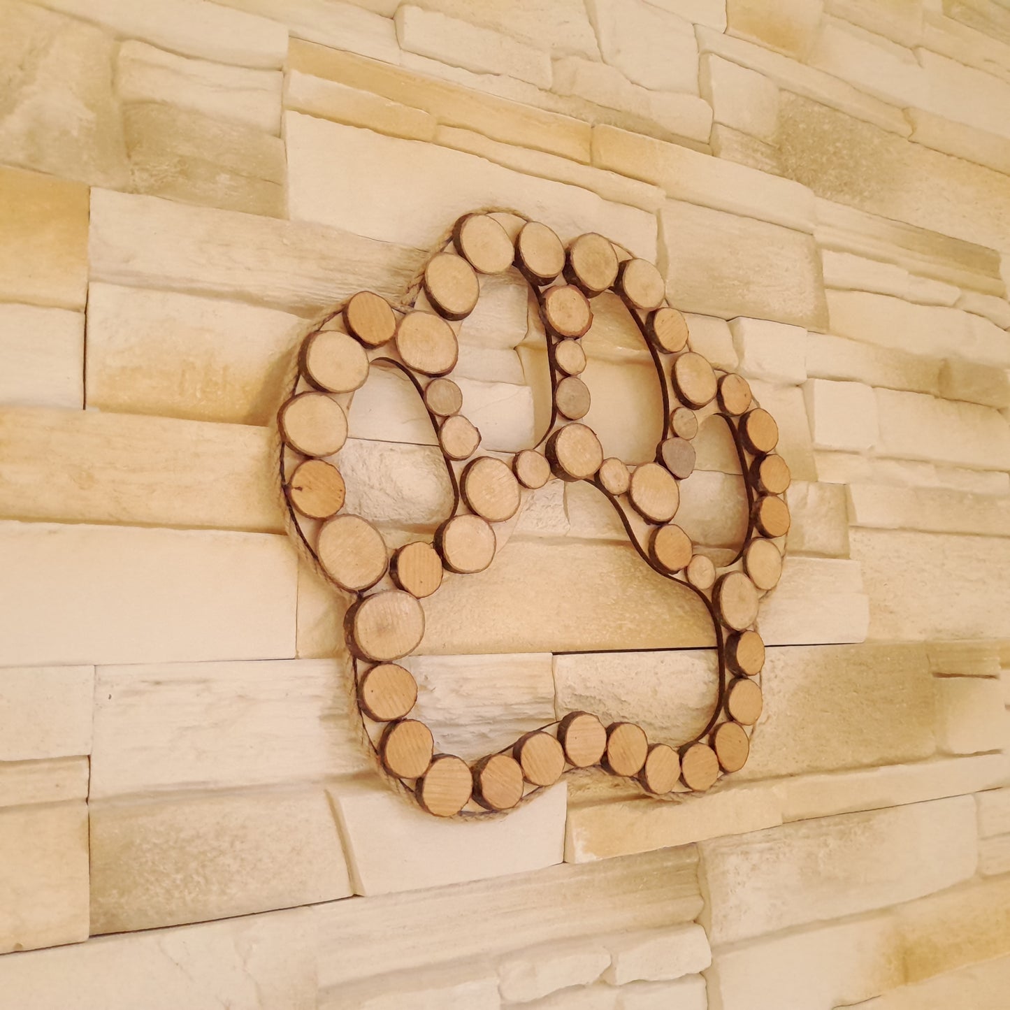 TABLEAU PATTE DE CHIEN / CHAT EN RELIEF EN RONDINS DE BOIS - MODÈLE N°1 - DÉCORATION UNIQUE, ORIGINALE et ARTISANALE