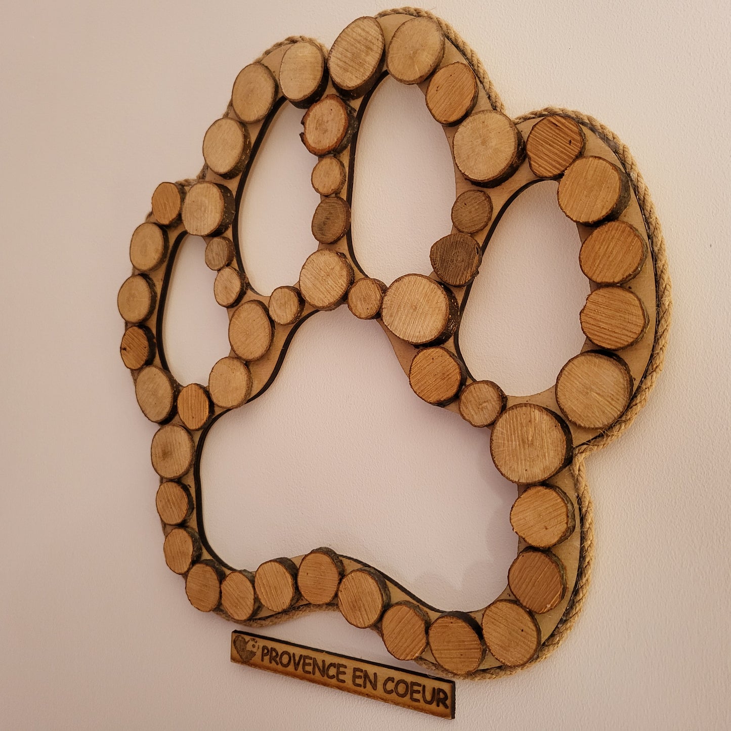 TABLEAU PATTE DE CHIEN / CHAT EN RELIEF EN RONDINS DE BOIS - MODÈLE N°1 - DÉCORATION UNIQUE, ORIGINALE et ARTISANALE