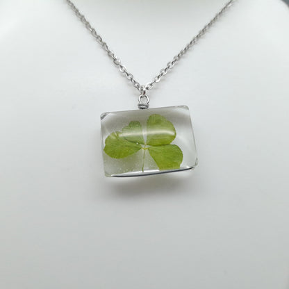 DIVERS COLLIERS + PENDENTIFS DE VRAIS TRÈFLES à 4 FEUILLES SOUS VERRE - UNIQUES, ORIGINAUX & ARTISANAUX
