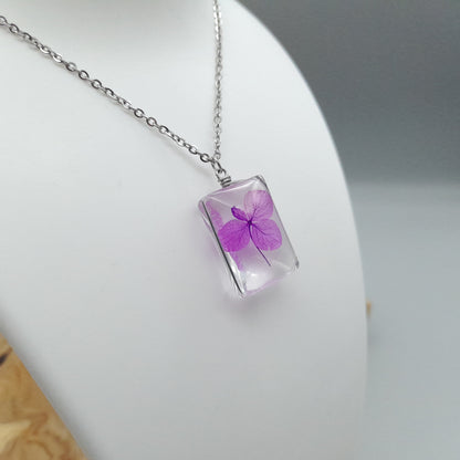 DIVERS COLLIERS + PENDENTIFS DE VRAIES FLEURS SOUS VERRE - UNIQUES, ORIGINAUX & ARTISANAUX