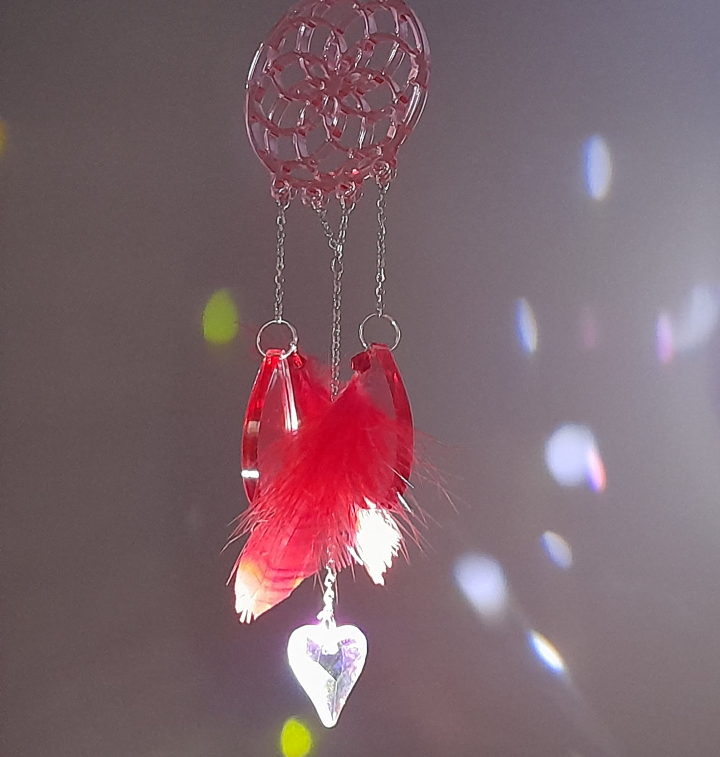 DÉCORATION " 2 EN 1 "  DREAMCATCHER + SUNCATCHER TONS ROUGES + FLEUR HIBISCUS - (ATTRAPE-RÊVES avec un ATTRAPE SOLEIL) UNIQUE, ARTISANAL & ORIGINAL