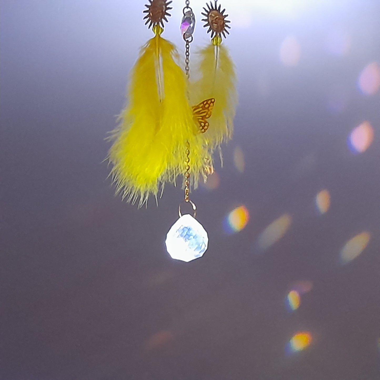 DÉCORATION " 2 EN 1 "  DREAMCATCHER + SUNCATCHER TONS DORÉS JAUNES + LOTUS + SOLEILS + PAPILLON - (ATTRAPE RÊVES + SOLEIL) UNIQUE, ARTISANAL & ORIGINAL