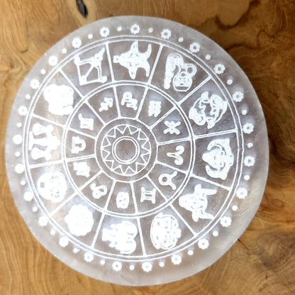 PLAQUE EN SÉLÉNITE GRAVÉE DES 12 SIGNES ASTROLOGIQUES - STATION DE RECHARGE - UNIQUE, ORIGINALE & ARTISANALE
