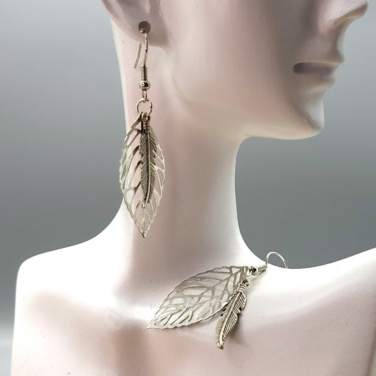 BOUCLES D'OREILLES " FEUILLES + PLUMES " -  BIJOUX FANTAISIES 3 MODÈLES AU CHOIX