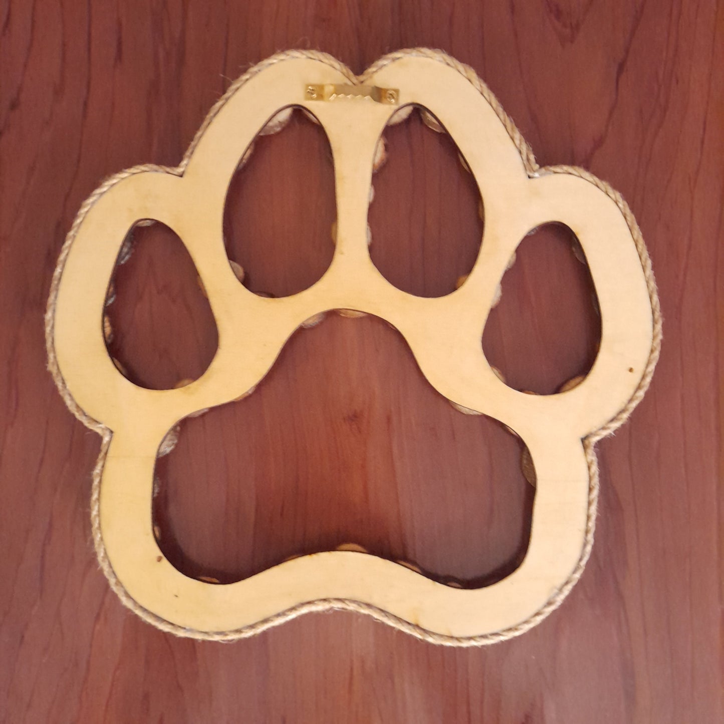 TABLEAU PATTE DE CHIEN / CHAT EN RELIEF EN RONDINS DE BOIS - MODÈLE N°1 - DÉCORATION UNIQUE, ORIGINALE et ARTISANALE