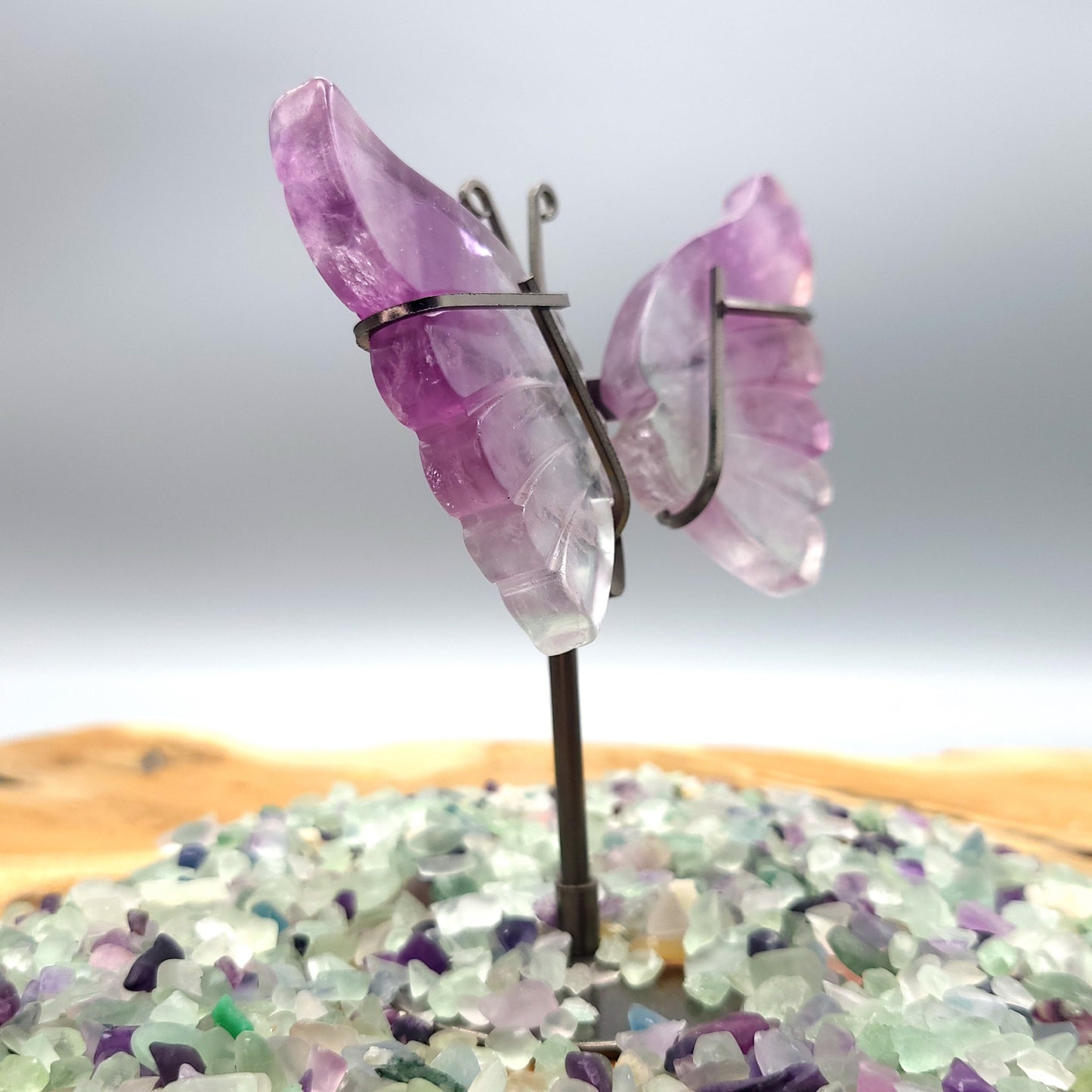 GRAND PAPILLON EN PIERRE DE FLUORITE N°9  SUR SOCLE EN MÉTAL - DÉCORATION ARTISANALE, ORIGINALE & UNIQUE