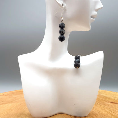 BOUCLES D'OREILLES EN PIERRE DE LARVIKITE (REFLETS ARGENTÉS) - BIJOUX ARTISANAUX, UNIQUES & ORIGINAUX