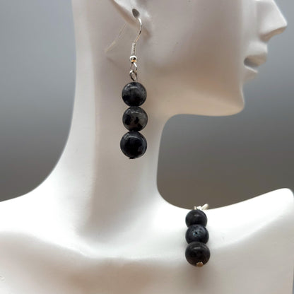 BOUCLES D'OREILLES EN PIERRE DE LARVIKITE (REFLETS ARGENTÉS) - BIJOUX ARTISANAUX, UNIQUES & ORIGINAUX