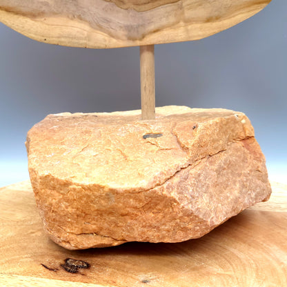 SCULPTURE "AU GRAND COEUR" EN TECK, SOCLE EN PIERRE D'OCRE - UNIQUE, ARTISANALE & ORIGINALE