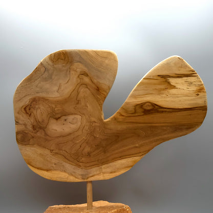 SCULPTURE "AU GRAND COEUR" EN TECK, SOCLE EN PIERRE D'OCRE - UNIQUE, ARTISANALE & ORIGINALE