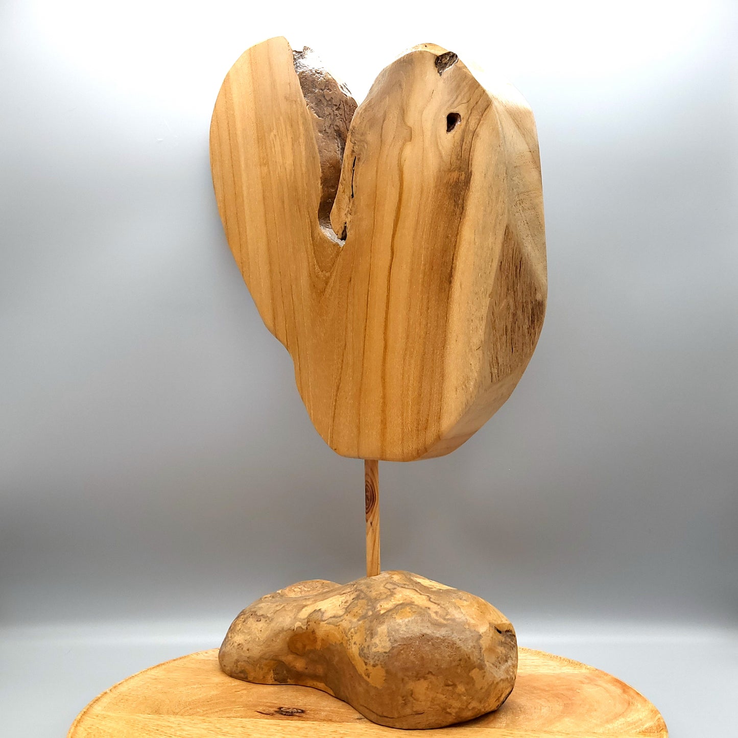 GRANDE SCULPTURE "JOLI COEUR" EN TECK + SOCLE EN BOIS D'OLIVIER - UNIQUE, ARTISANALE & ORIGINALE