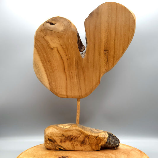 GRANDE SCULPTURE "JOLI COEUR" EN TECK + SOCLE EN BOIS D'OLIVIER - UNIQUE, ARTISANALE & ORIGINALE