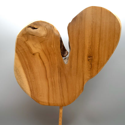 GRANDE SCULPTURE "JOLI COEUR" EN TECK + SOCLE EN BOIS D'OLIVIER - UNIQUE, ARTISANALE & ORIGINALE