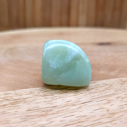 JADE DE CHINE EN PETITES PIERRES POLIES ET/OU BRUTES