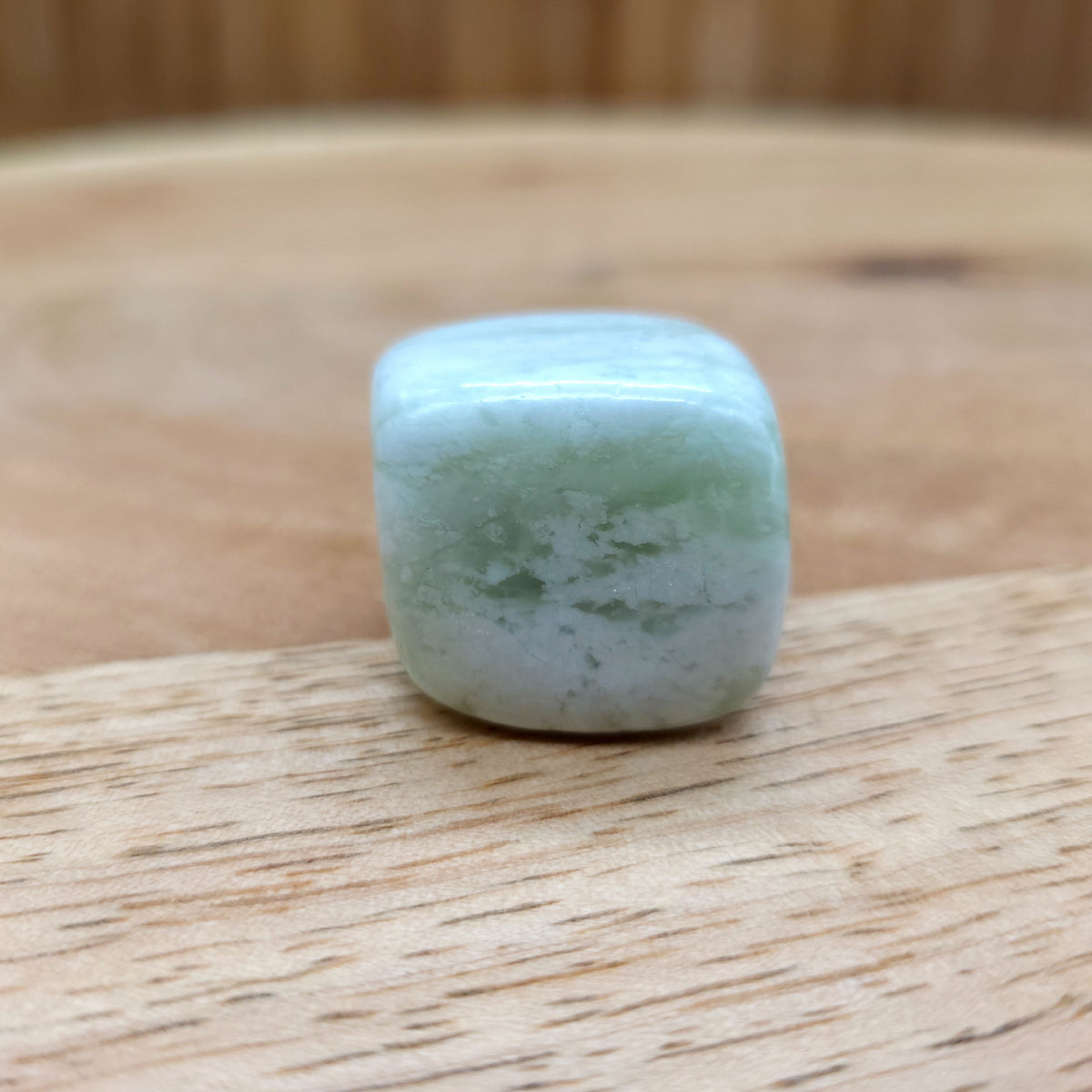 JADE DE CHINE EN PETITES PIERRES POLIES ET/OU BRUTES
