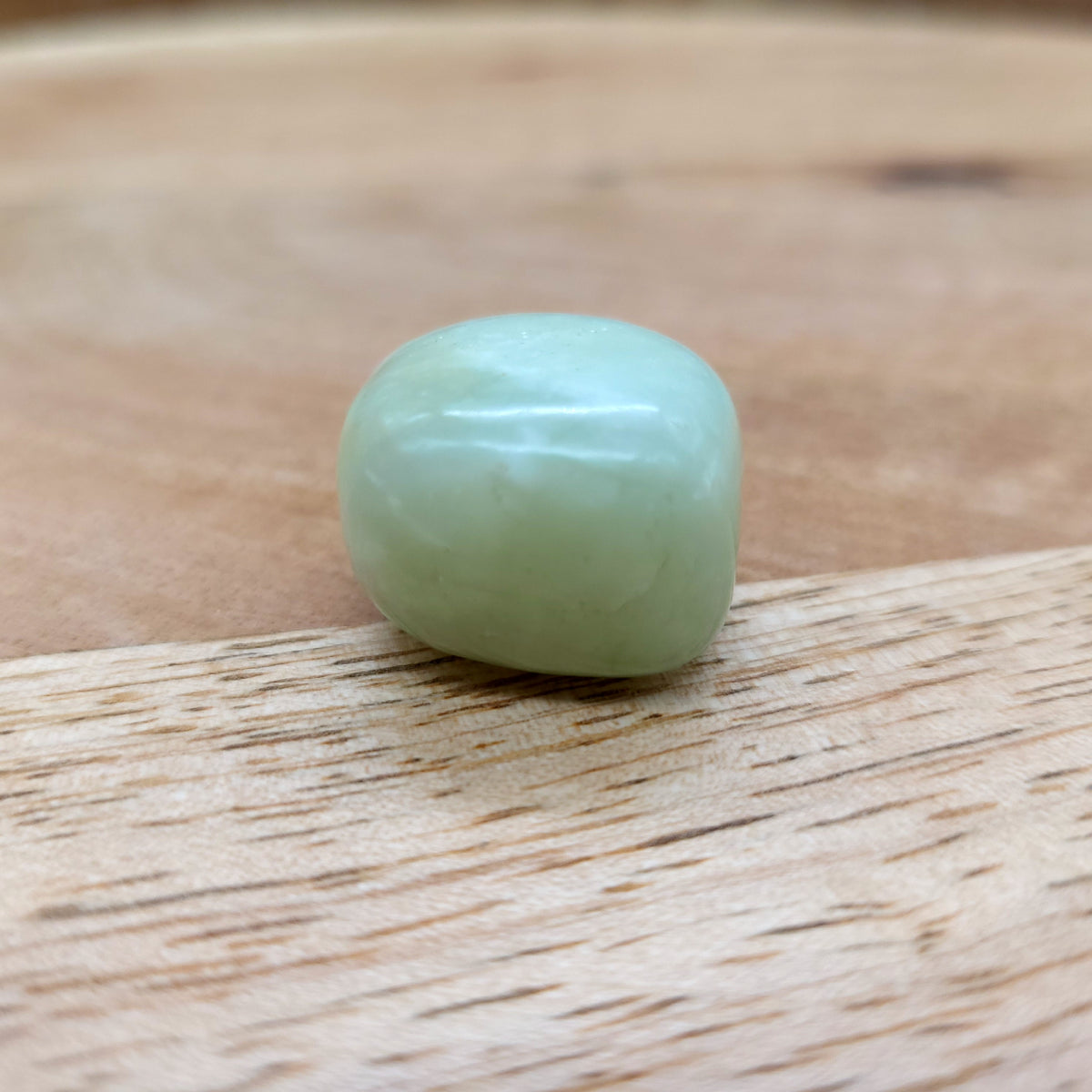 JADE DE CHINE EN PETITES PIERRES POLIES ET/OU BRUTES