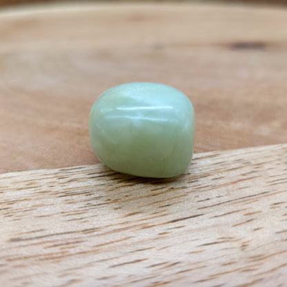 JADE DE CHINE EN PETITES PIERRES POLIES ET/OU BRUTES