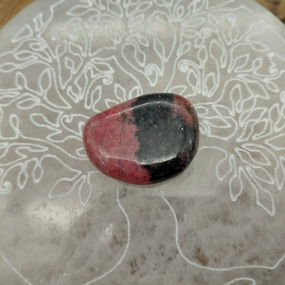 RHODOCHROSITE EN PETITES PIERRES FORME DE GALETS PLATS ET/OU PIERRES BRUTES