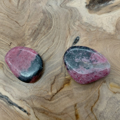 RHODOCHROSITE EN PETITES PIERRES FORME DE GALETS PLATS ET/OU PIERRES BRUTES