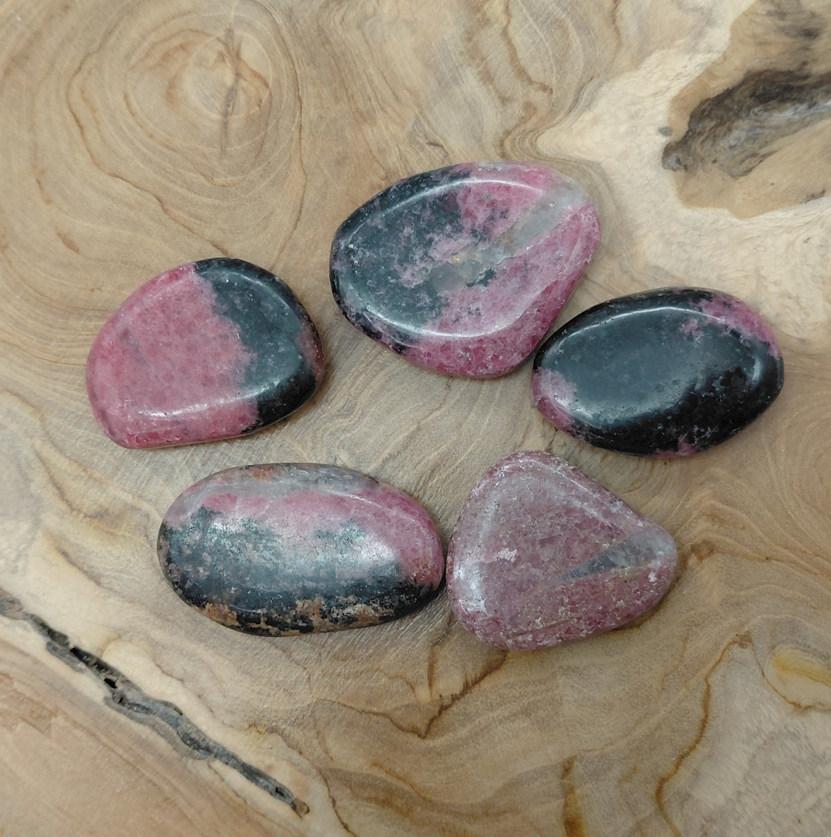 RHODOCHROSITE EN PETITES PIERRES FORME DE GALETS PLATS ET/OU PIERRES BRUTES