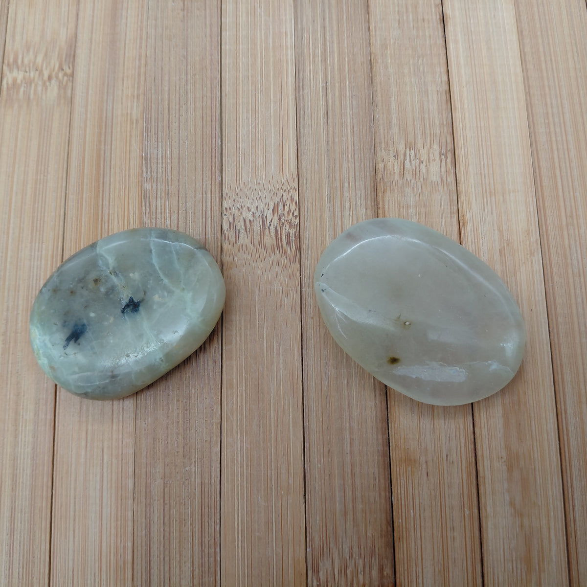 PIERRE DE LUNE BEIGE EN PETITES PIERRES POLIES ET/OU BRUTES