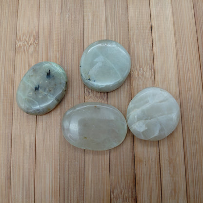 PIERRE DE LUNE BEIGE EN PETITES PIERRES POLIES ET/OU BRUTES
