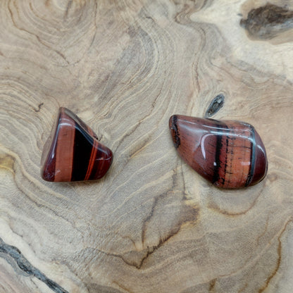 OEIL DE TAUREAU EN PETITES PIERRES POLIES ET/OU BRUTES