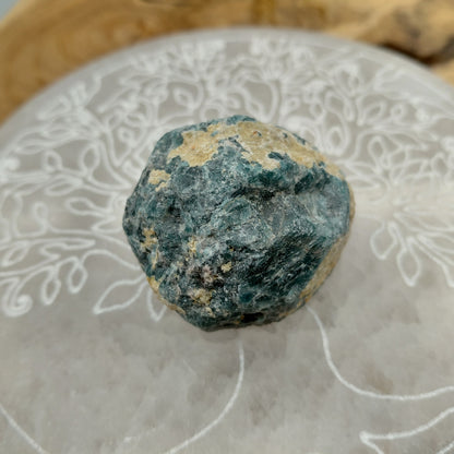 APATITE BLEUE EN PETITES PIERRES POLIES ET/OU BRUTES