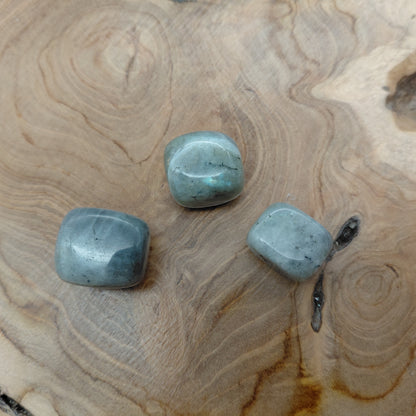 LABRADORITE SMALL POLISHED AND ROUGH STONES