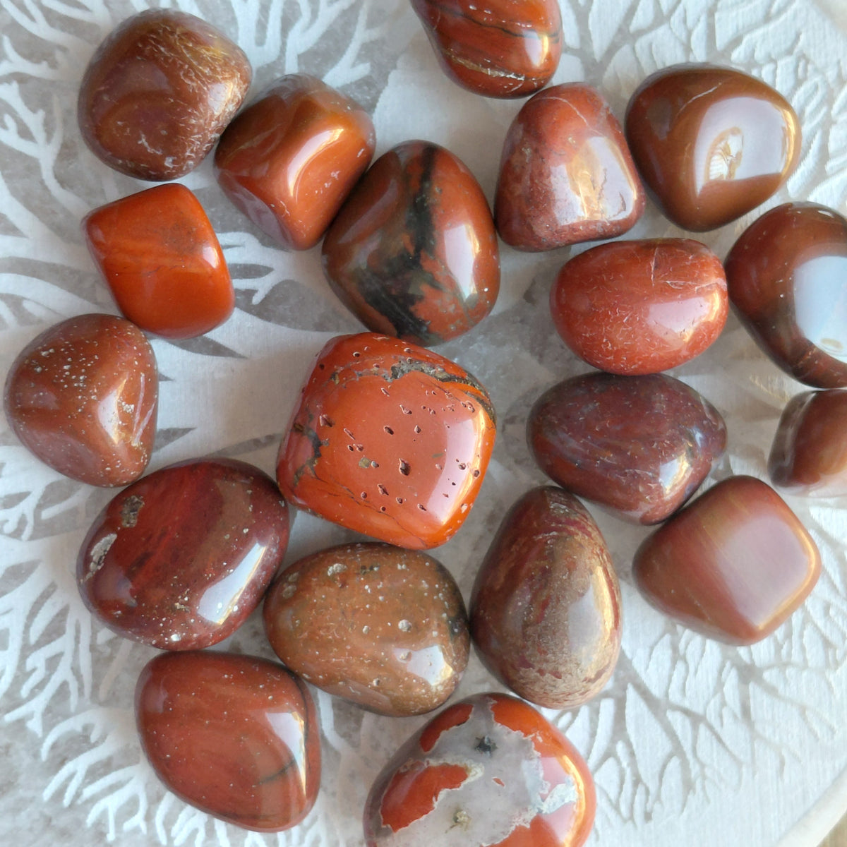JASPE ROUGE EN PETITES PIERRES POLIES ET/OU BRUTES