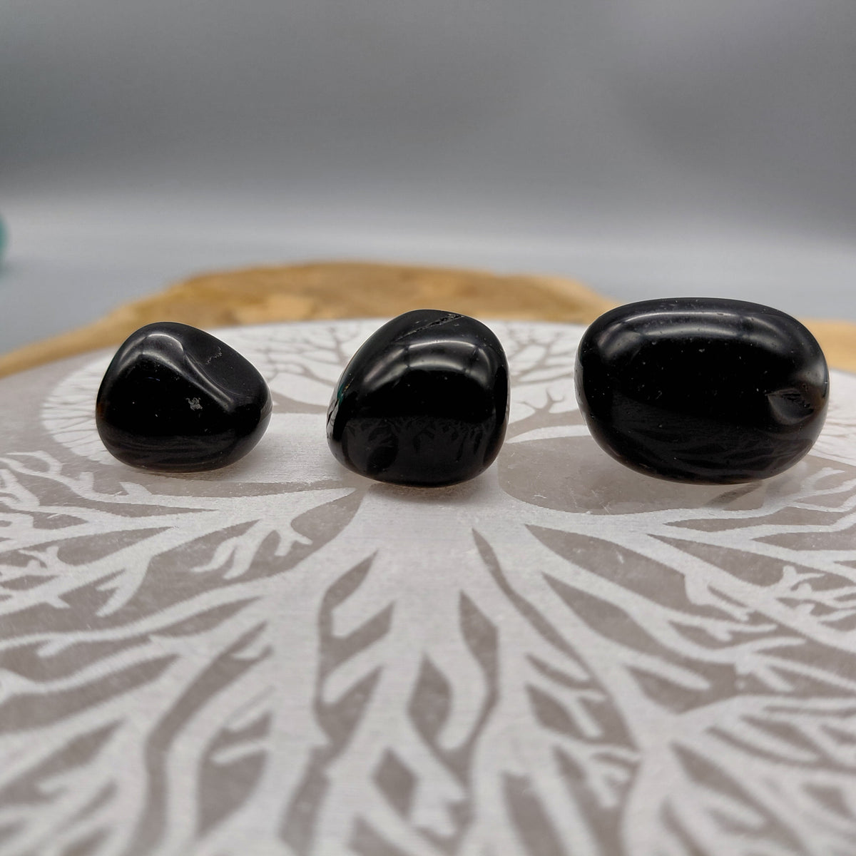 BLACK OBSIDIAN IN SMALL POLISHED AND RAW STONES