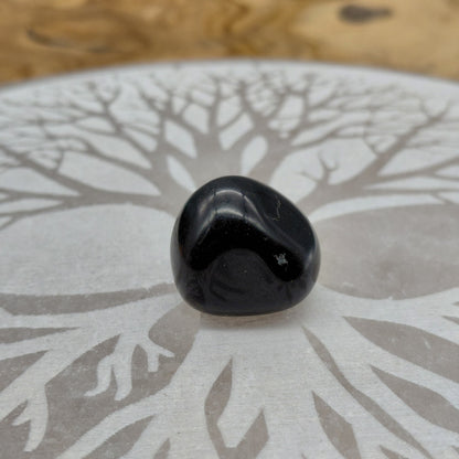BLACK OBSIDIAN IN SMALL POLISHED AND RAW STONES