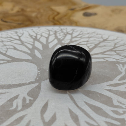 BLACK OBSIDIAN IN SMALL POLISHED AND RAW STONES