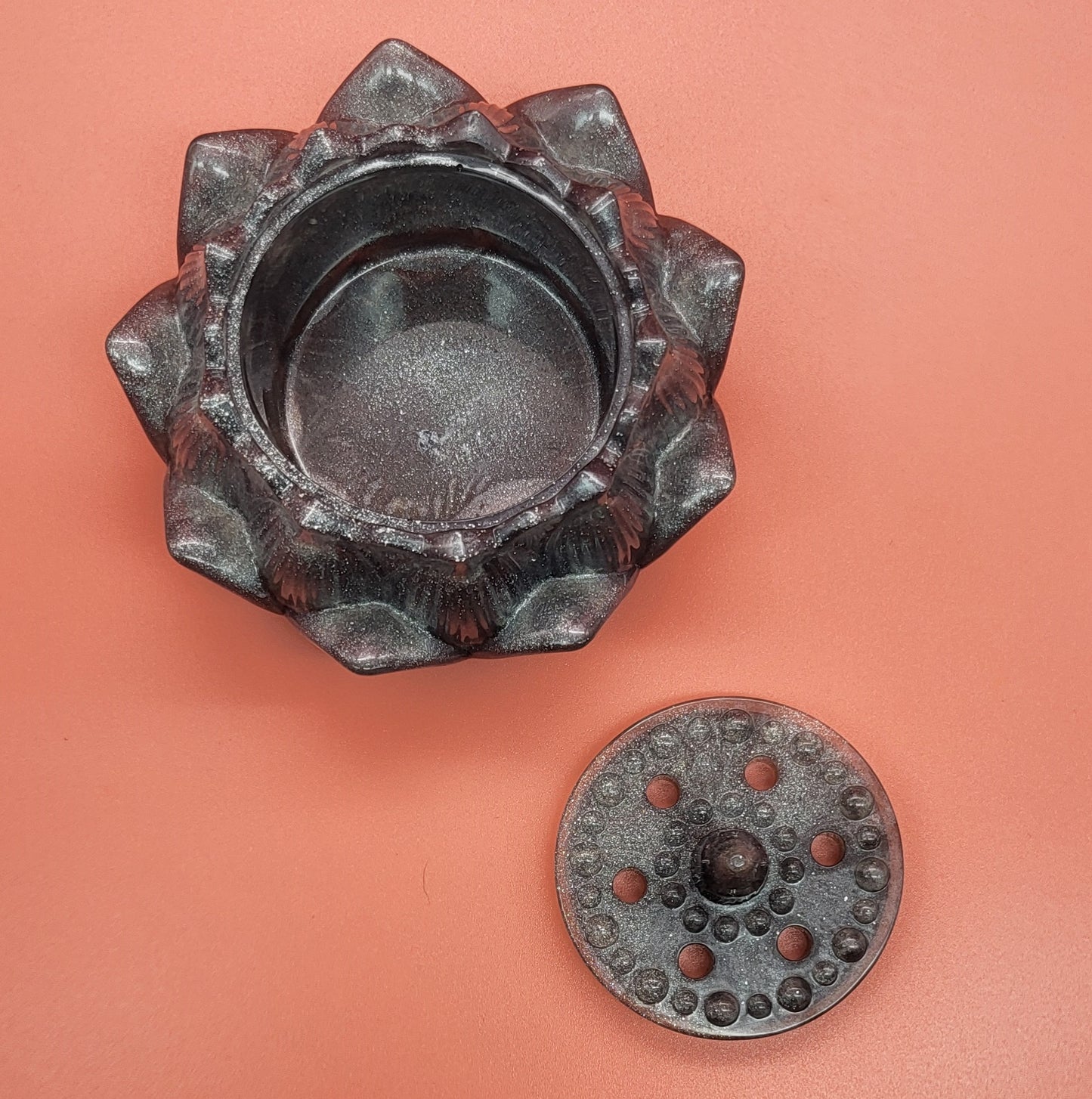 SUPPORTS À ENCENS ET BOUGIES " FLEURS LOTUS ZEN " + COUVERCLE A TROUS  – BOITES + DÉCORATIONS ARTISANALES, UNIQUES & ORIGINALES AU CHOIX