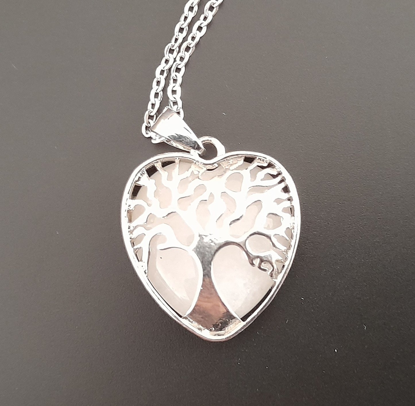 COLLIERS + PENDENTIFS COEURS + ARBRES DE VIE EN PIERRE QUARTZ BLANC - BIJOUX ARTISANAUX, UNIQUES & ORIGINAUX