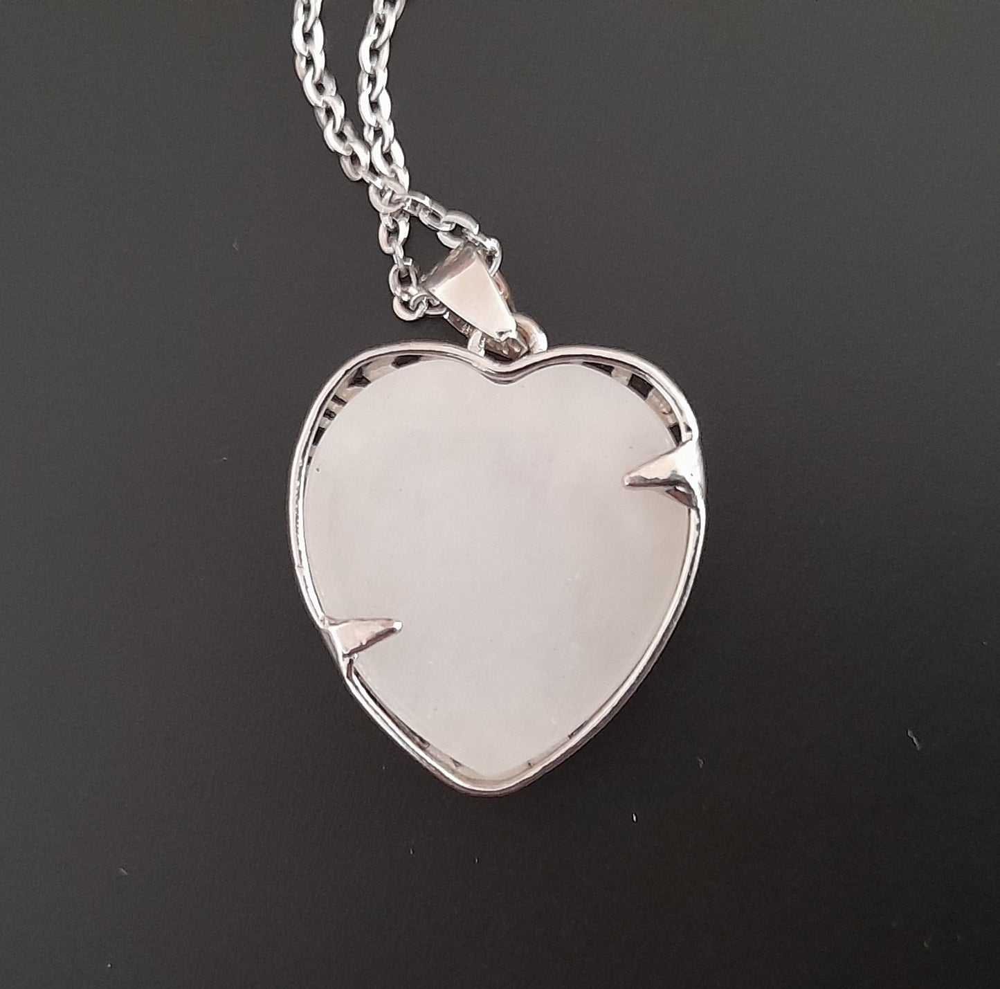 COLLIERS + PENDENTIFS COEURS + ARBRES DE VIE EN PIERRE QUARTZ BLANC - BIJOUX ARTISANAUX, UNIQUES & ORIGINAUX