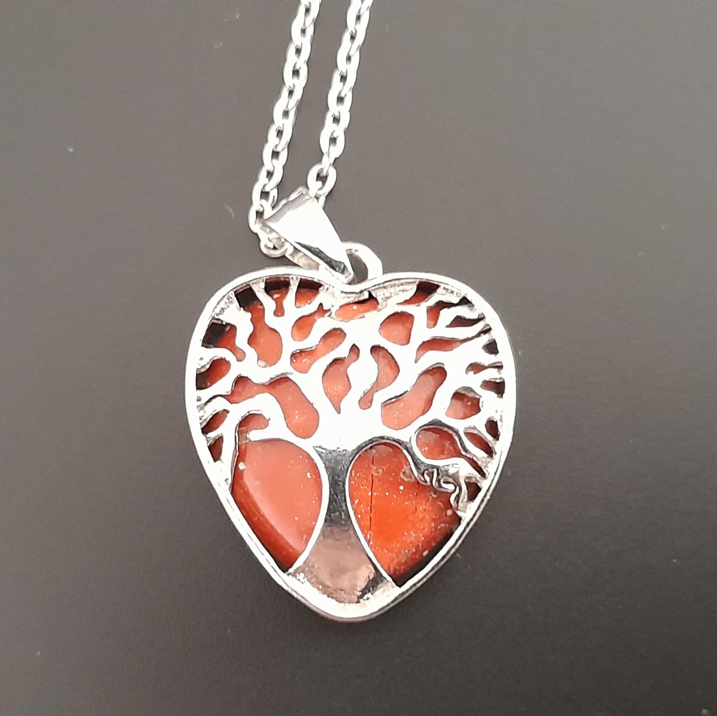 COLLIERS + PENDENTIFS COEURS + ARBRES DE VIE EN PIERRE JASPE ROUGE - BIJOUX ARTISANAUX, UNIQUES & ORIGINAUX