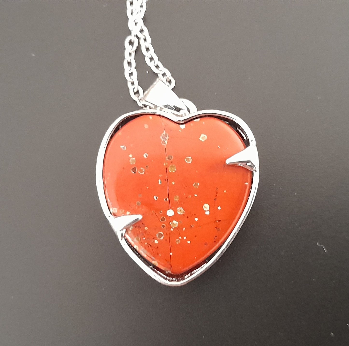 COLLIERS + PENDENTIFS COEURS + ARBRES DE VIE EN PIERRE JASPE ROUGE - BIJOUX ARTISANAUX, UNIQUES & ORIGINAUX