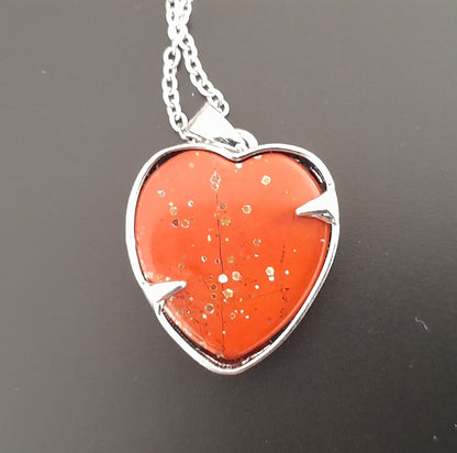COLLIERS + PENDENTIFS COEURS + ARBRES DE VIE EN PIERRE JASPE ROUGE - BIJOUX ARTISANAUX, UNIQUES & ORIGINAUX