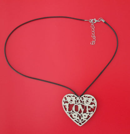 COLLIER + PENDENTIF " LOVE " CŒUR EN BOIS - BIJOU FANTAISIE UNIQUE, ORIGINAL & ARTISANAL