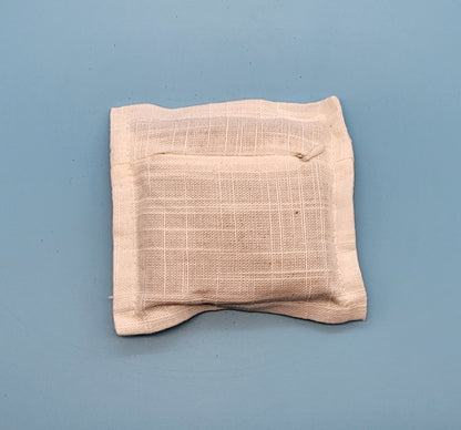 COUSSINS BRODÉS DE LAVANDE DE PROVENCE -  DIVERS MOTIFS PROVENÇAUX DÉCORATIONS ARTISANALES AU CHOIX