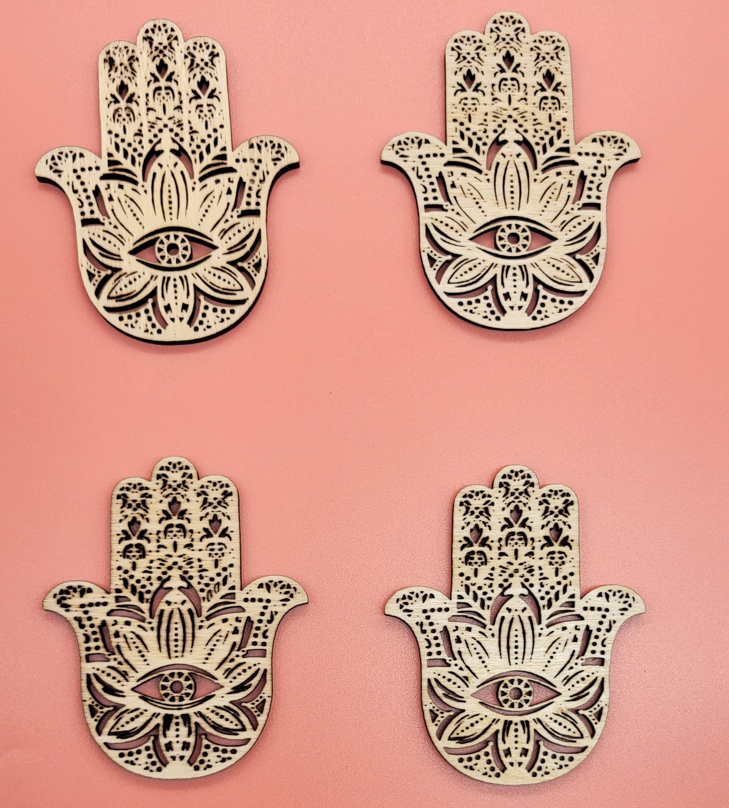 MAINS DE FATMA EN DESSOUS DE VERRES EN BOIS + STATIONS DE RECHARGE DE PIERRES - ARTISANAUX, UNIQUES & ORIGINAUX