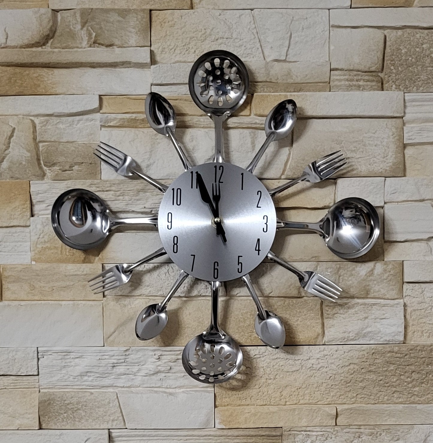 HORLOGE DE CUISINE MURALE " 12 COUVERTS " EN INOX - DESIGN ORIGINAL & RÉALISTE