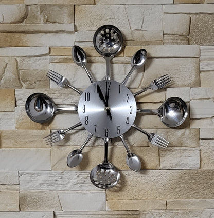 HORLOGE DE CUISINE MURALE " 12 COUVERTS " EN INOX - DESIGN ORIGINAL & RÉALISTE