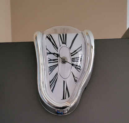 HORLOGE A POSER STYLE " MONTRE FORME DÉFORMÉE FONDUE " - DESIGN ORIGINAL & REALISTE