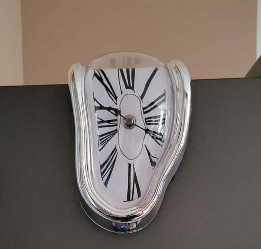 HORLOGE A POSER STYLE " MONTRE FORME DÉFORMÉE FONDUE " - DESIGN ORIGINAL & REALISTE