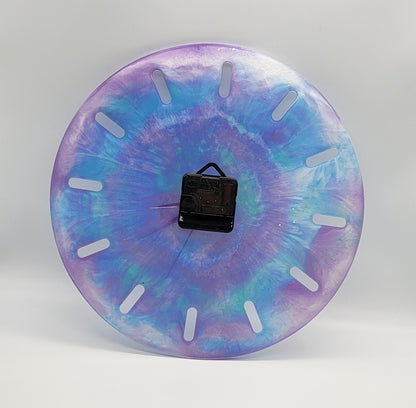 GRANDE HORLOGE MURALE RONDE BLEUE ET VIOLETTE EN RÉSINE - DÉCORATION ARTISANALE, UNIQUE & ORIGINALE