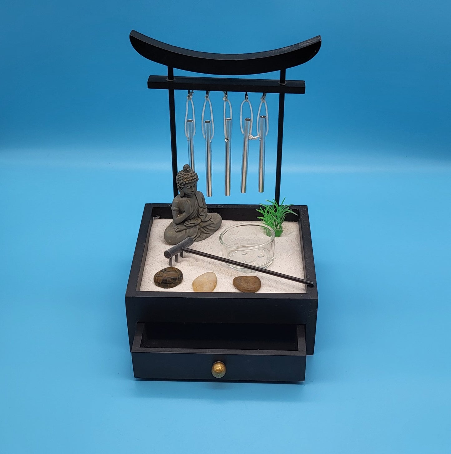 JARDIN ZEN EN BOIS DÉCORÉ DE CARILLONS EN MÉTAL + TIROIR