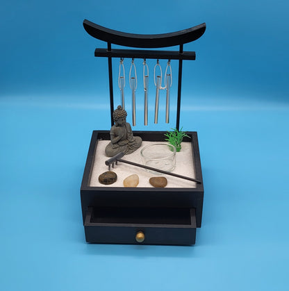 JARDIN ZEN EN BOIS DÉCORÉ DE CARILLONS EN MÉTAL + TIROIR
